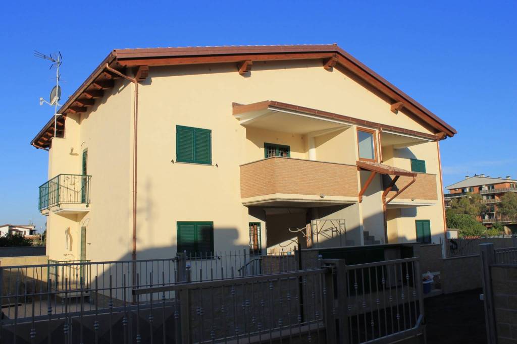 appartamento in vendita a Roma in zona Ostia Antica
