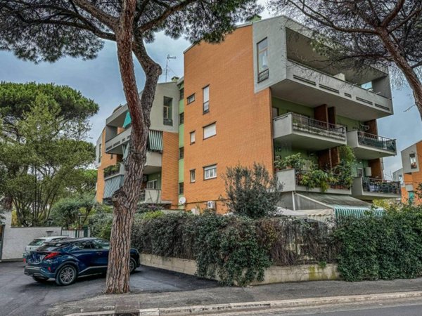 appartamento in vendita a Roma in zona Axa