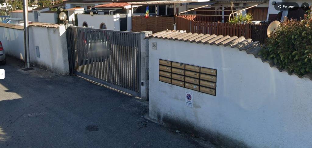 casa indipendente in vendita a Roma in zona Casal Palocco