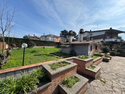 casa indipendente in vendita a Roma in zona Prenestino-Labicano