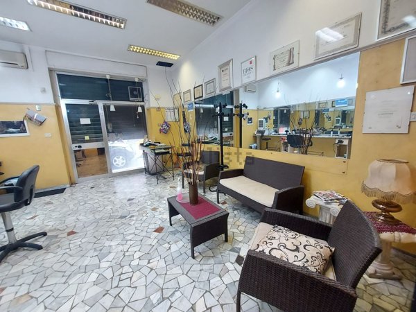 locale commerciale in vendita a Roma in zona Prenestino-Centocelle