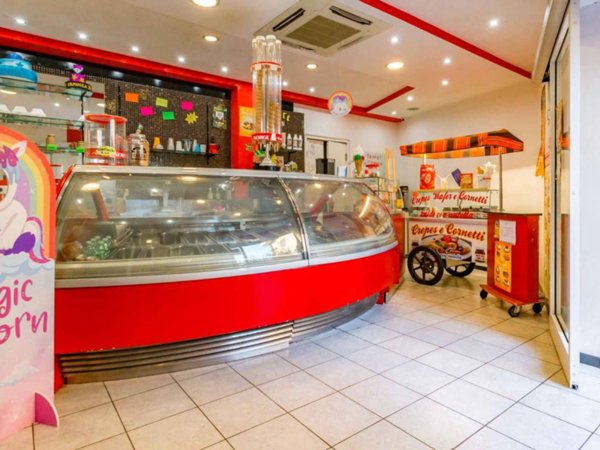 negozio in vendita a Roma in zona Alessandrino