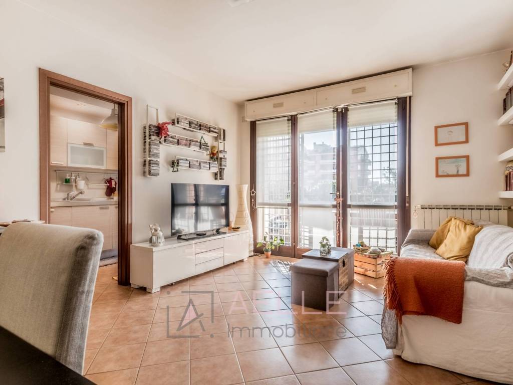 appartamento in vendita a Roma in zona Axa