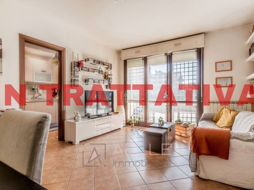 appartamento in vendita a Roma in zona Axa