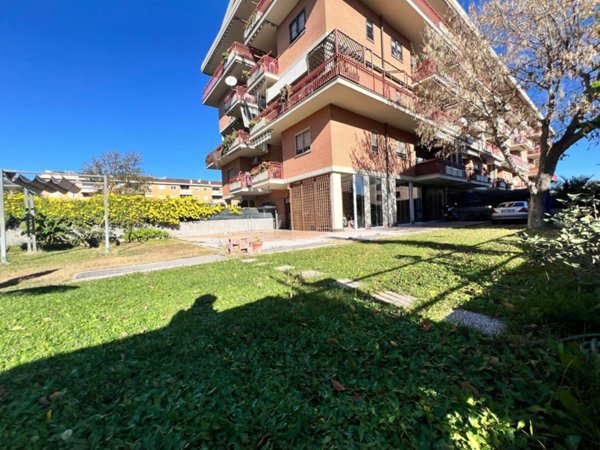 appartamento in vendita a Roma in zona Casal Morena