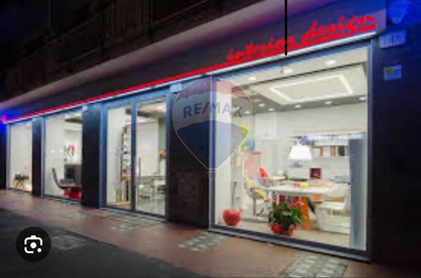 negozio in vendita a Roma in zona Appio Claudio