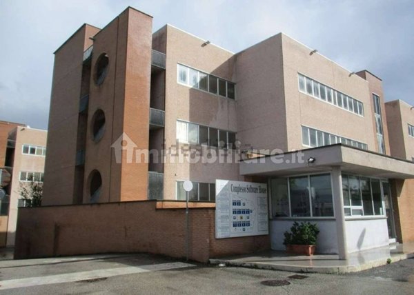 ufficio in vendita a Roma in zona Settecamini