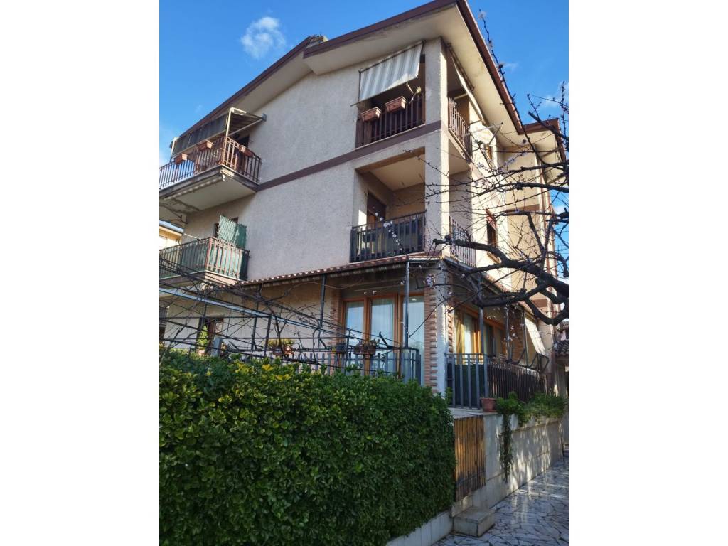 appartamento in vendita a Roma in zona Lunghezza