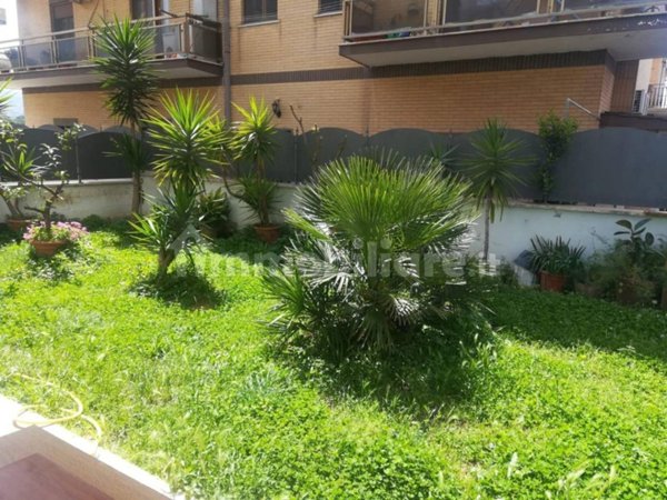 casa indipendente in vendita a Roma in zona Finocchio