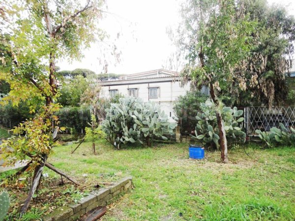 casa indipendente in vendita a Roma in zona Massimina/Casal Lumbroso