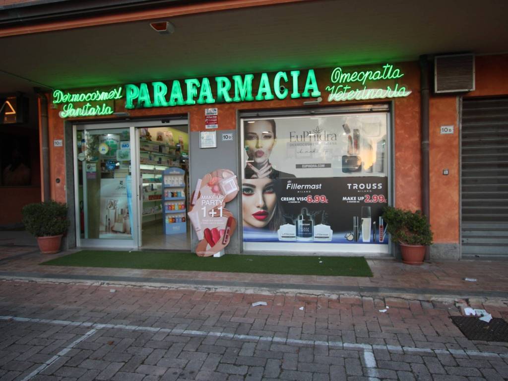 negozio in vendita a Roma in zona Infernetto