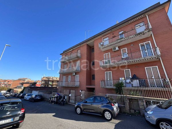 appartamento in vendita a Roma in zona Torre Angela