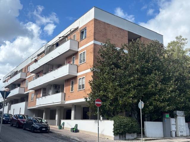 appartamento in vendita a Roma in zona Casal Monastero