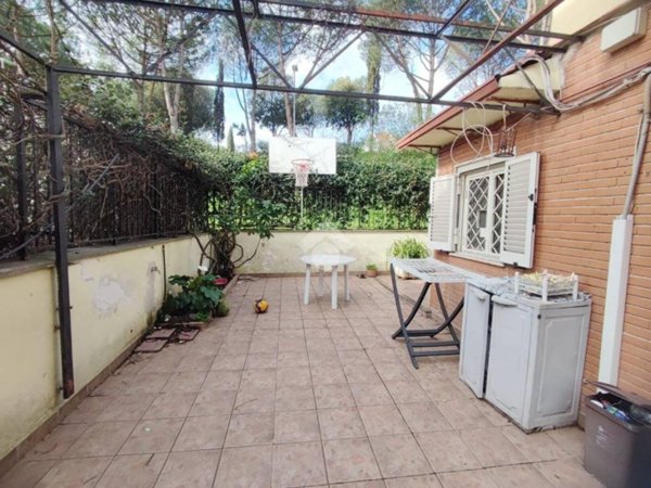 appartamento in vendita a Roma in zona Colle del Sole
