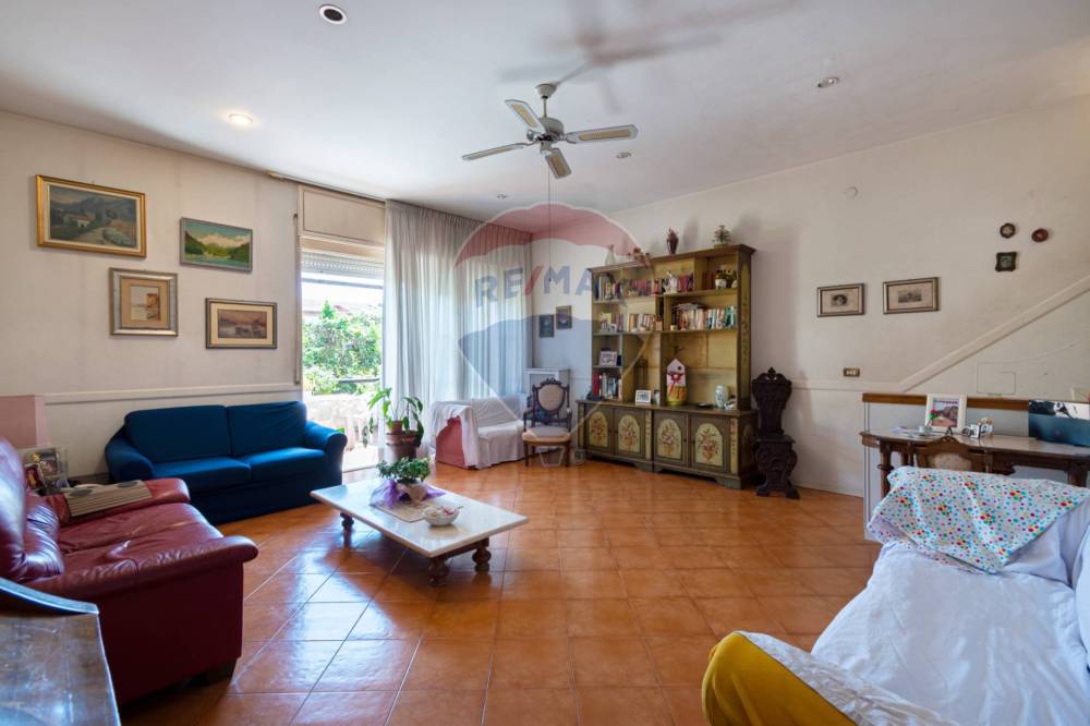 casa indipendente in vendita a Roma in zona Casal Palocco
