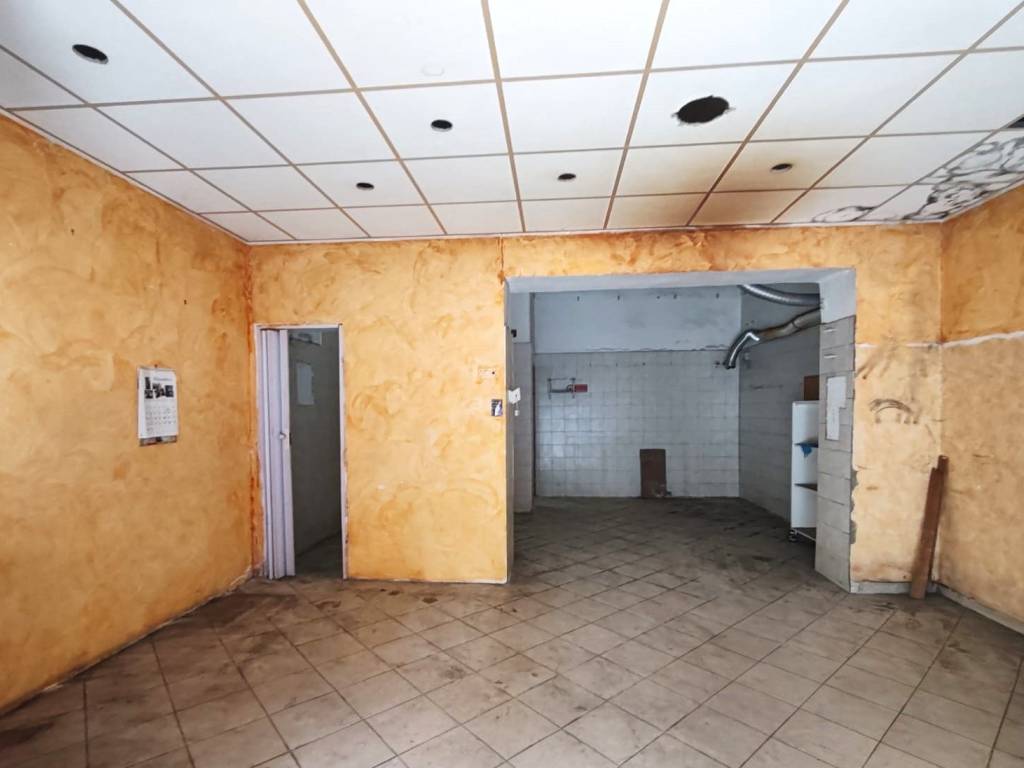 negozio in vendita a Roma in zona Ponte Mammolo