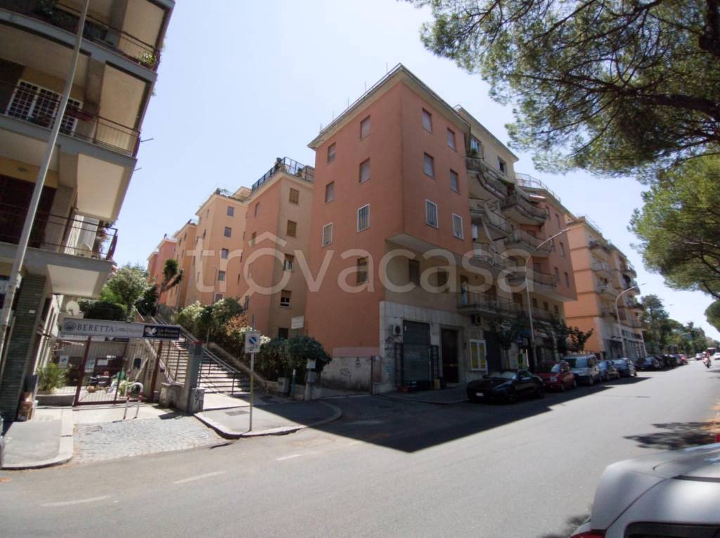 appartamento in vendita a Roma in zona Ardeatino