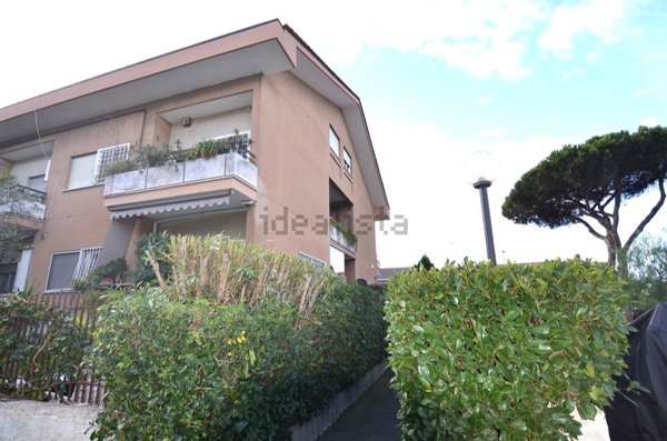 appartamento in vendita a Roma in zona Axa