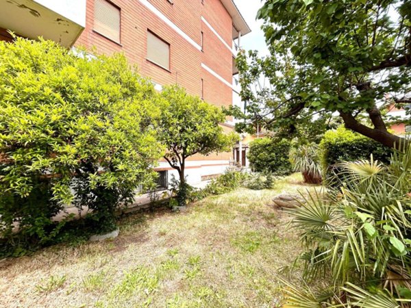 appartamento in vendita a Roma in zona Ostiense