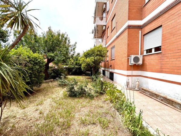 appartamento in vendita a Roma in zona Ostiense