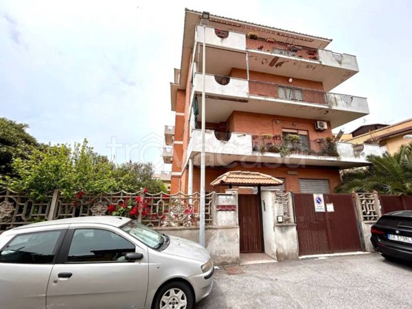 appartamento in vendita a Roma in zona Acilia