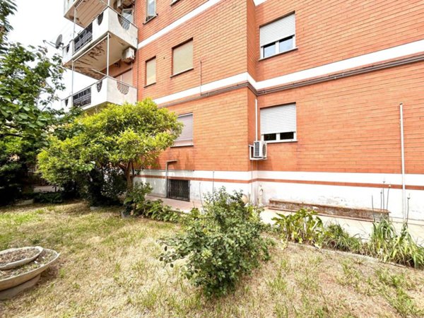 appartamento in vendita a Roma in zona Ostiense