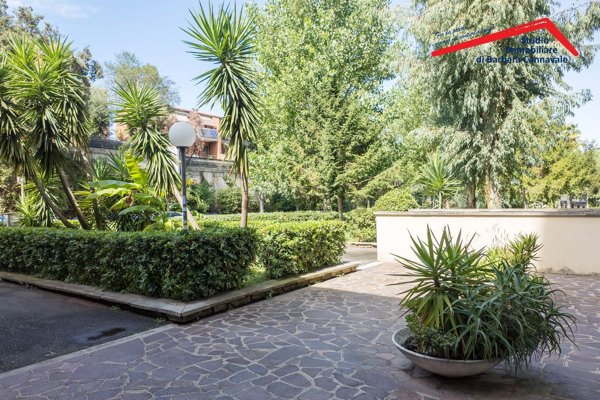 appartamento in vendita a Roma in zona Spinaceto