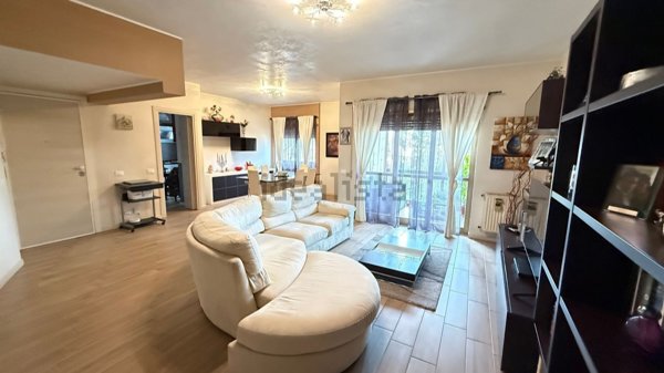 appartamento in vendita a Roma in zona Tor de' Cenci