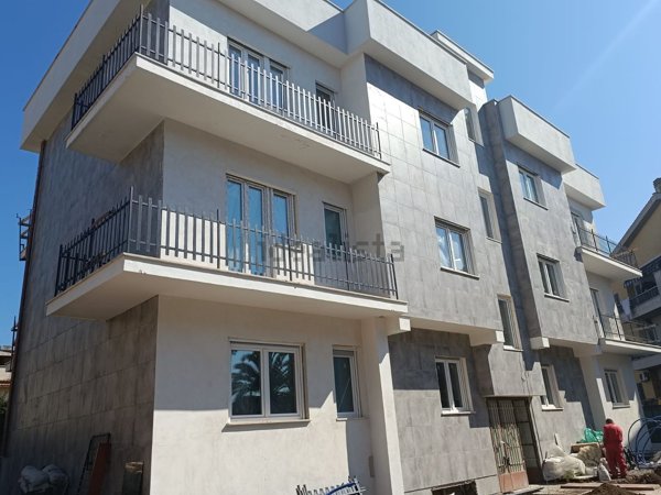 appartamento in vendita a Roma in zona Torre Angela