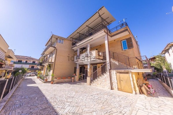 appartamento in vendita a Roma in zona Finocchio