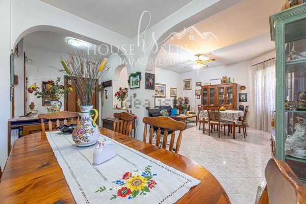 appartamento in vendita a Roma in zona Torre Spaccata