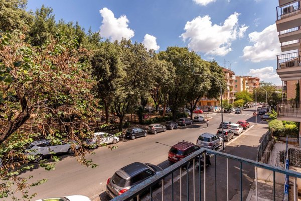 appartamento in vendita a Roma in zona Ostiense