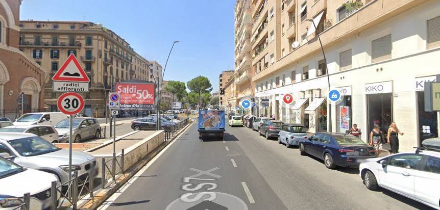 negozio in vendita a Roma in zona Appio Latino