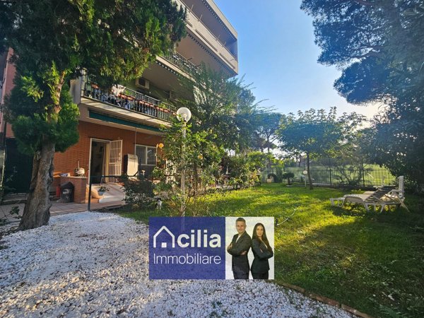 appartamento in vendita a Roma in zona Axa