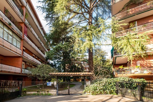 appartamento in vendita a Roma in zona Tomba di Nerone