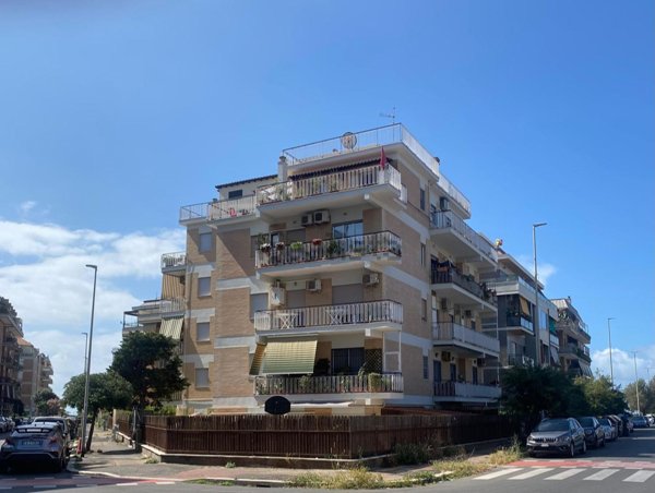 appartamento in vendita a Roma in zona Ostia