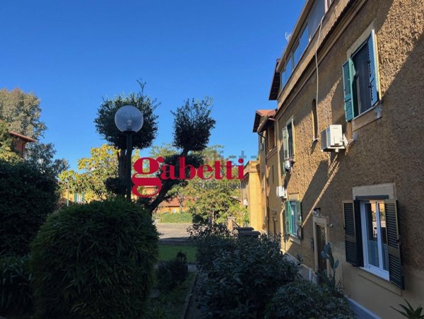 appartamento in vendita a Roma in zona Ostiense