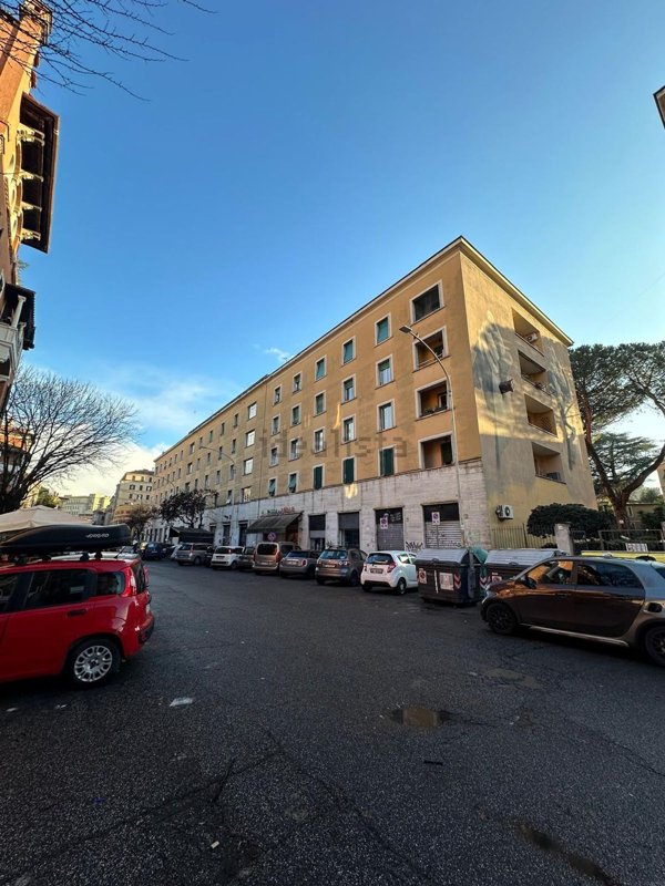 appartamento in vendita a Roma in zona Ostiense