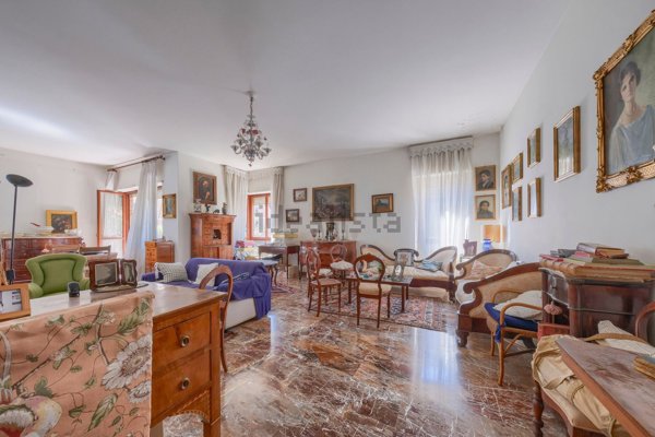 appartamento in vendita a Roma in zona Tomba di Nerone