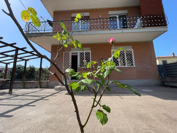 appartamento in vendita a Roma in zona Tomba di Nerone