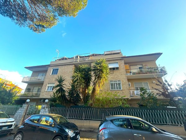 appartamento in vendita a Roma in zona Appio Pignatelli