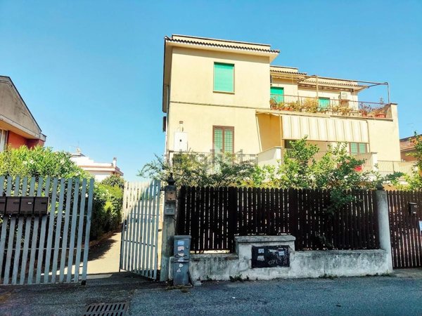 appartamento in vendita a Roma in zona Acilia