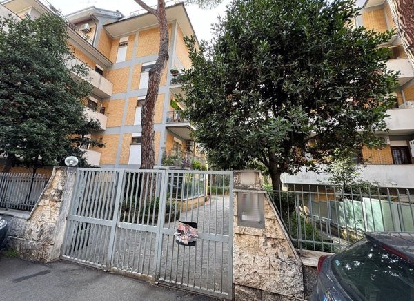 casa indipendente in vendita a Roma in zona Portuense