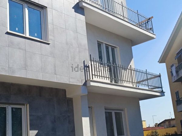 appartamento in vendita a Roma in zona Torre Angela