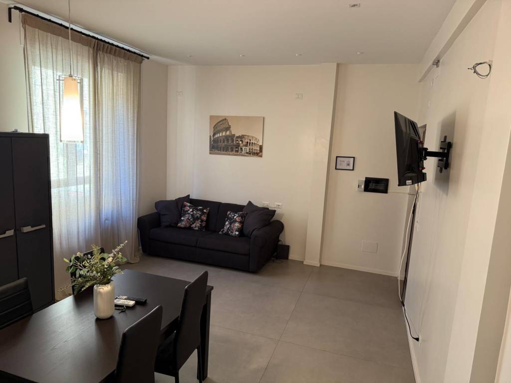 appartamento in vendita a Roma in zona Appio Latino