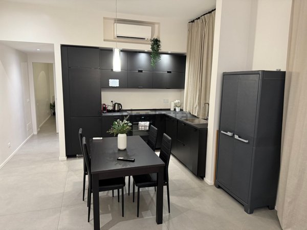appartamento in vendita a Roma in zona Appio Latino