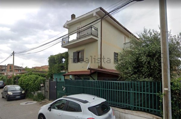 appartamento in vendita a Roma in zona Giardini di Corcolle