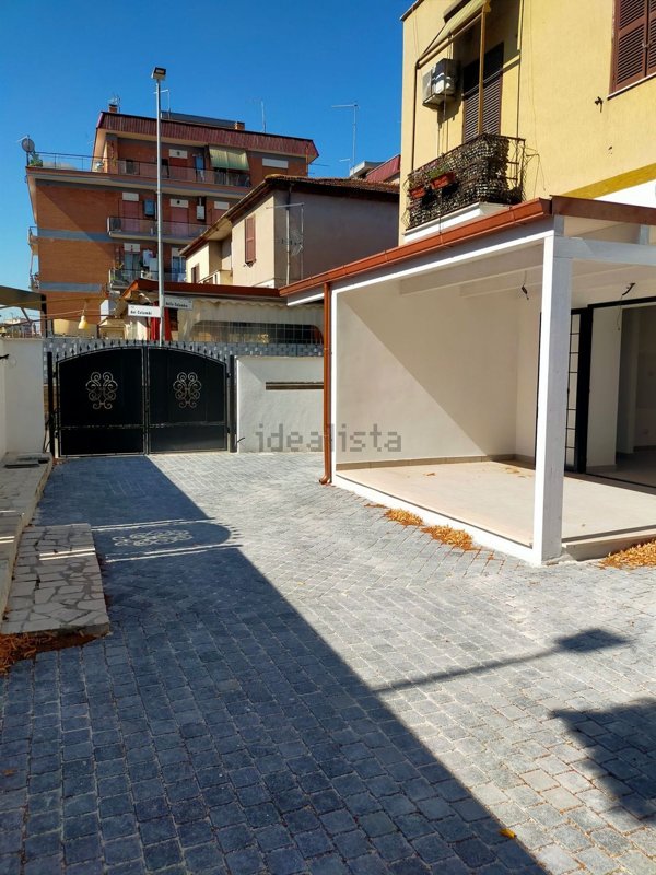 appartamento in vendita a Roma in zona Torre Maura