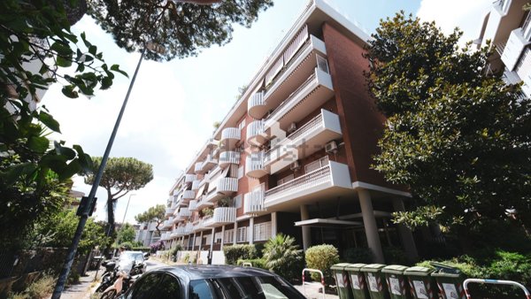 appartamento in vendita a Roma in zona Mostacciano