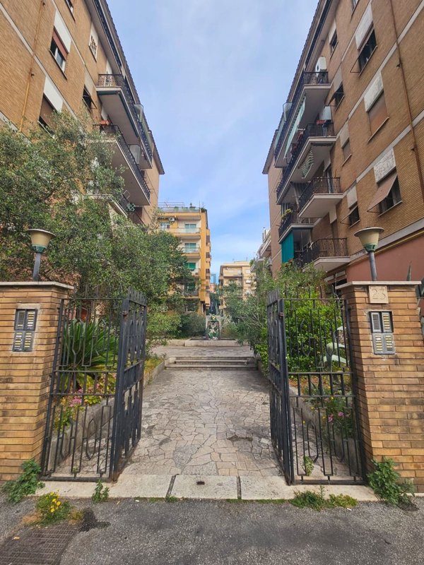 appartamento in vendita a Roma in zona Portuense